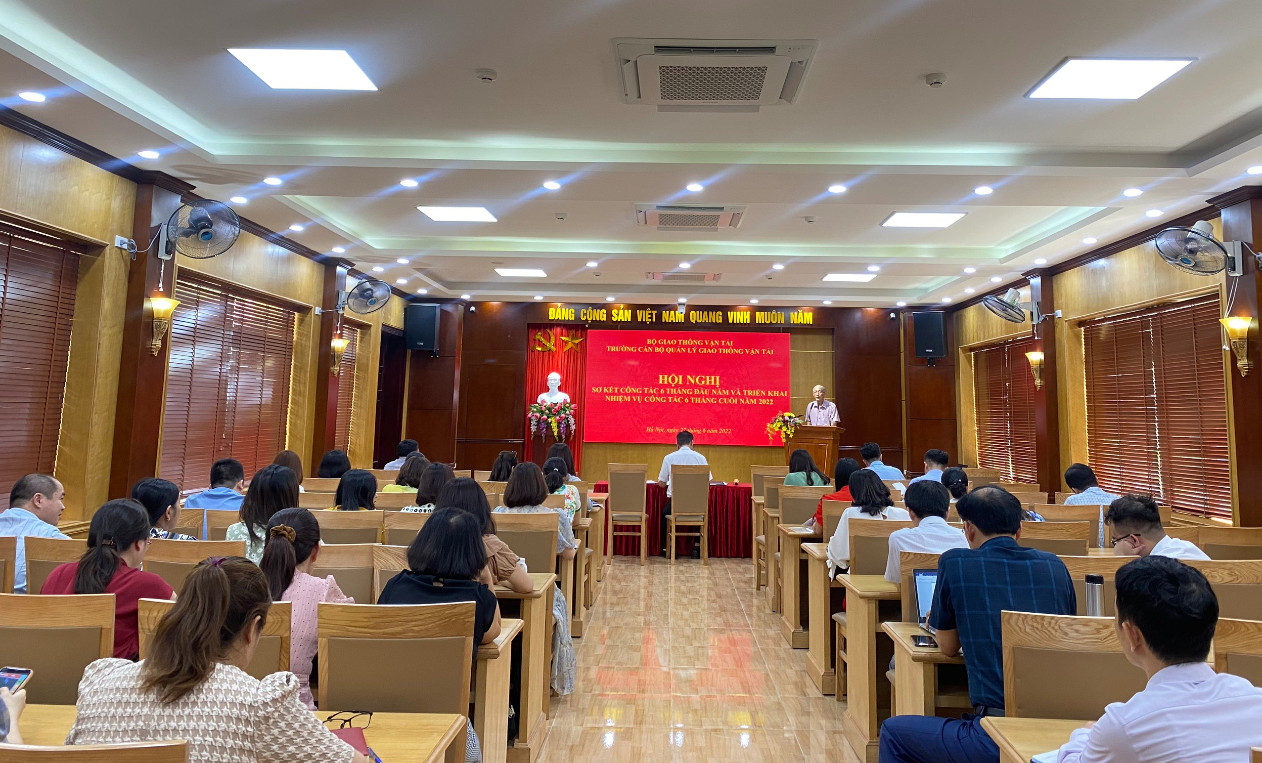 Hội nghị sơ kết công tác 6 tháng đầu năm 2022 Trường Cán bộ quản lý giao thông vận tải